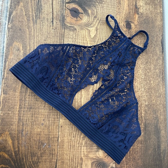 Victoria’s Secret very sexy navy blue halter lace bralette size medium - Picture 3 of 6